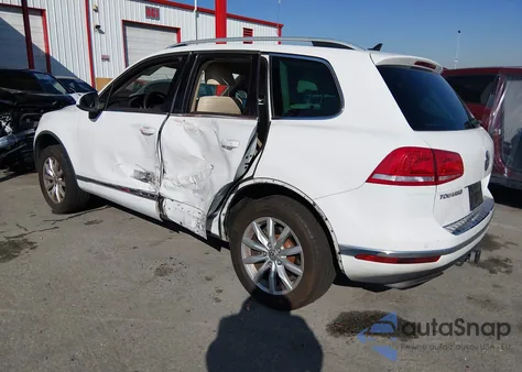 2017 Volkswagen Touareg V6 Sport z USA, uszkodzony, nr VIN WVGEF7BP0HD001110